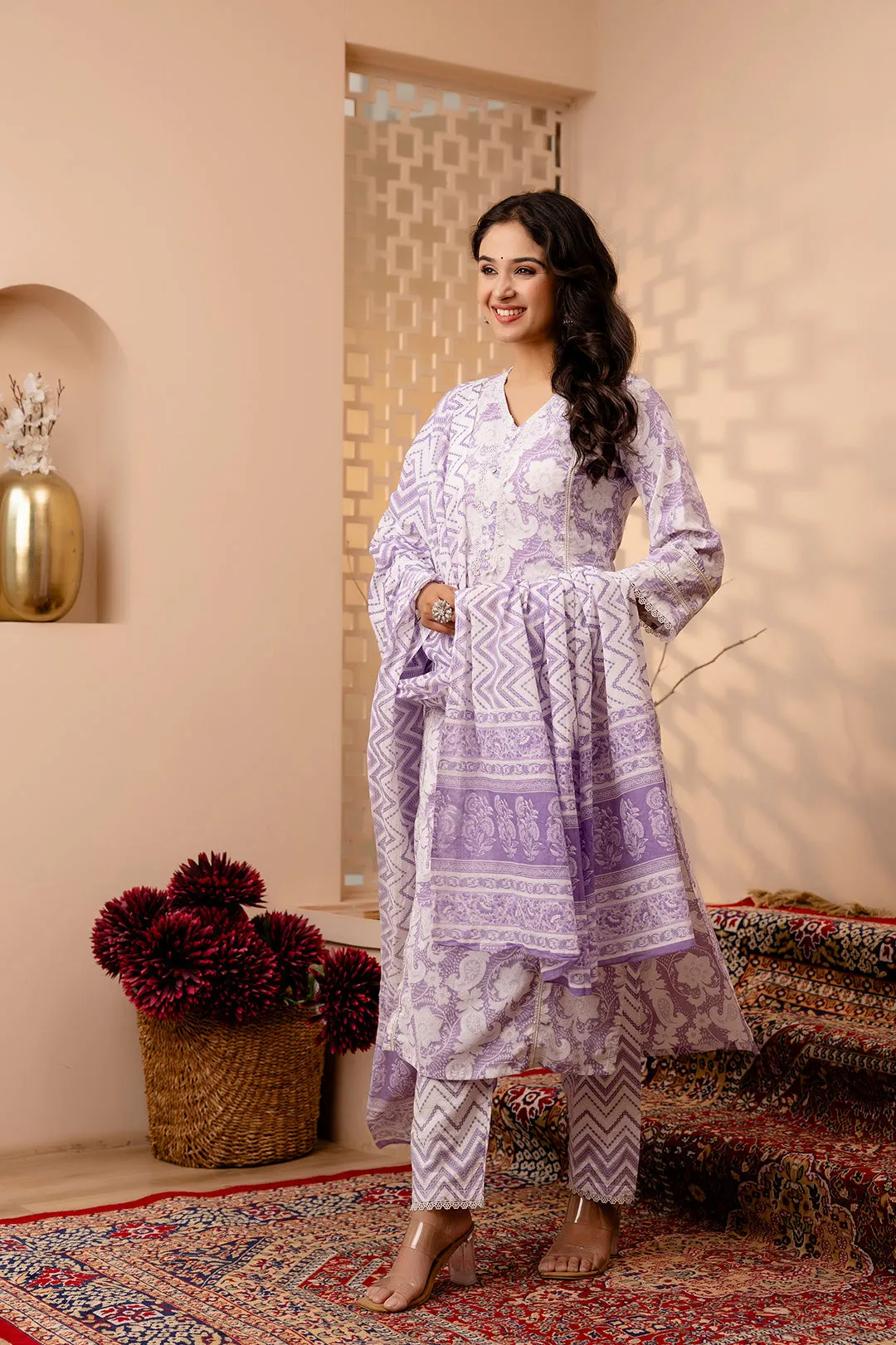 Women Lavender Floral Printed Straight Kurta And Trouser With Dupatta